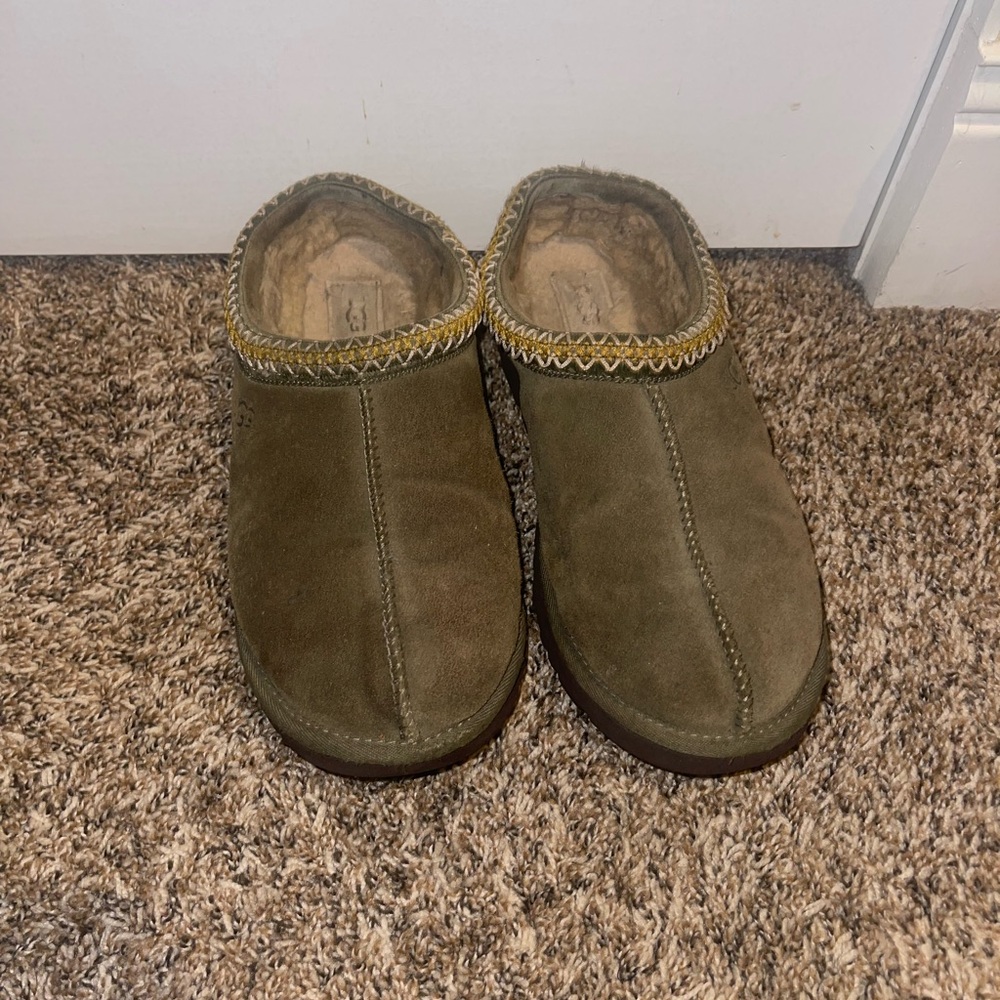 Olive Suede UGG tasman